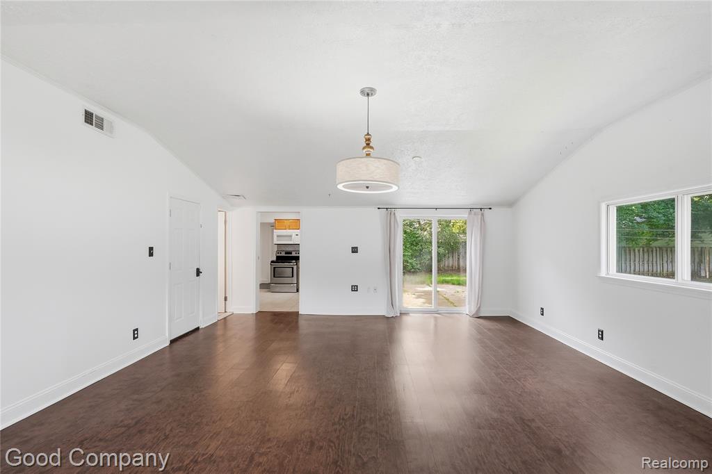 3130 Greenlawn Avenue, Commerce Twp, MI 48382 — Photo 14