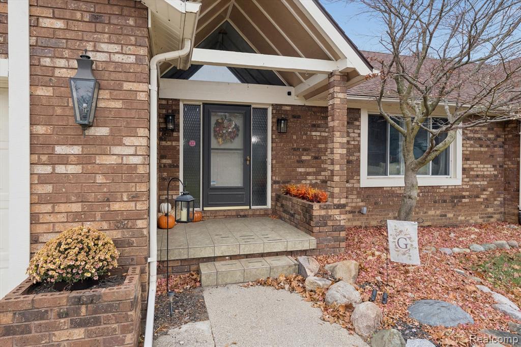 8474 Wesley Drive, Flushing, MI 48433 — Photo 2