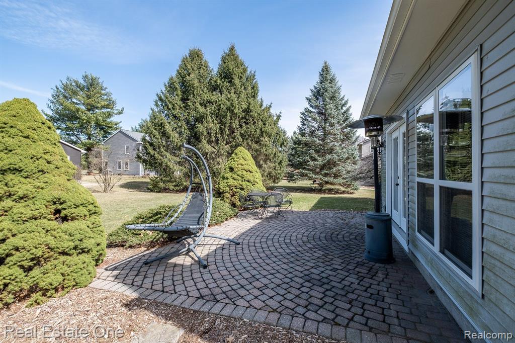 7265 WILLOW OAK Drive, West Bloomfield, MI 48324 — Photo 36