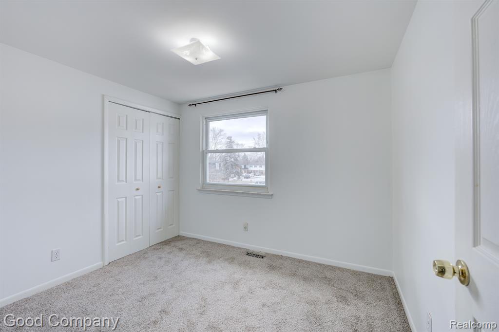 45756 KENSINGTON Street, 319, Utica, MI 48317 — Photo 14