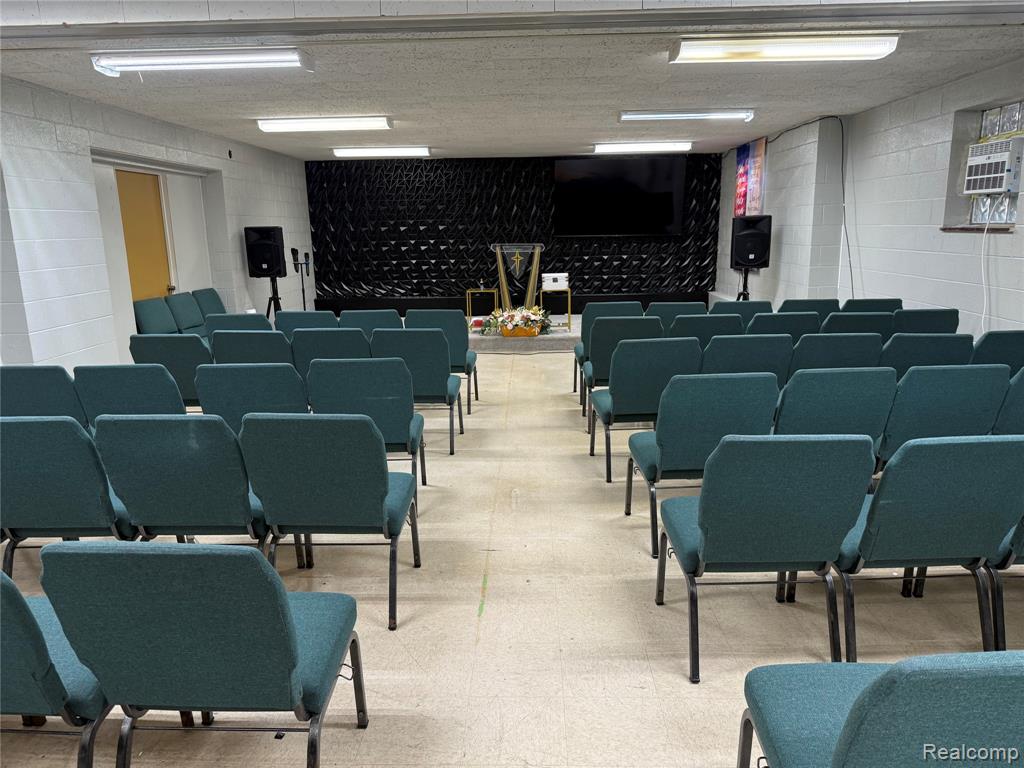5000 5000 Pelham Rd Road, Dearborn Heights, MI 48125 — Photo 19