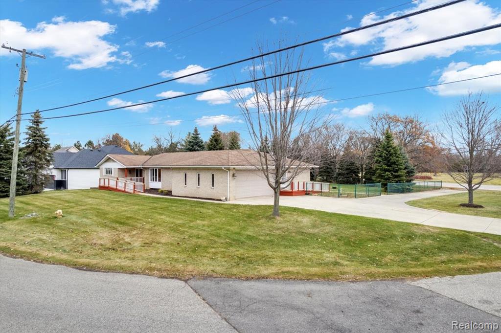44680 Elizabeth Road, Clinton Twp, MI 48036 — Photo 2