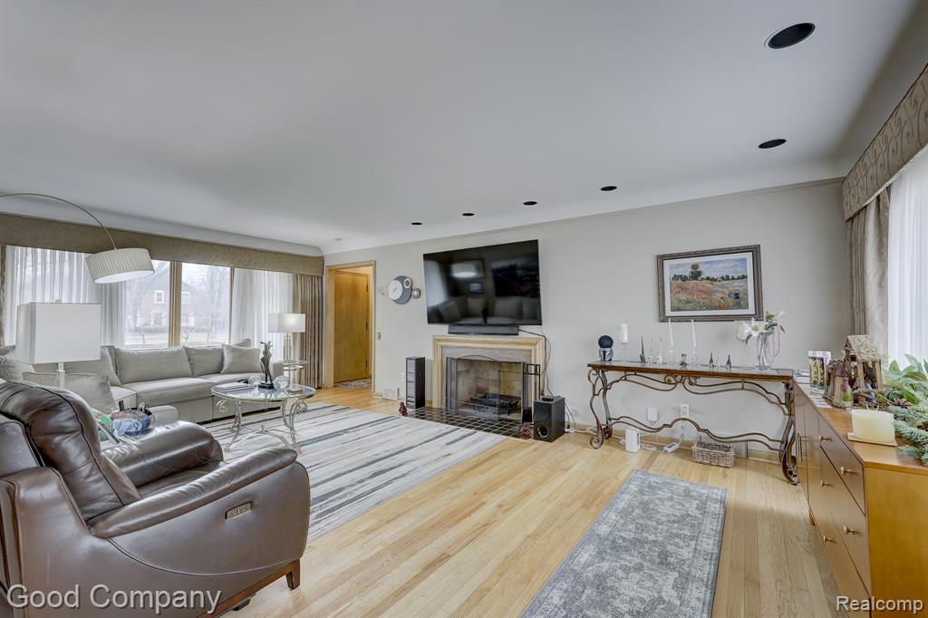 1557 Lochmoor Boulevard, Grosse Pointe Woods, MI 48236 — Photo 7