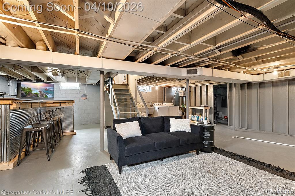 24658 Roanoke Avenue, Oak Park, MI 48237 — Photo 36