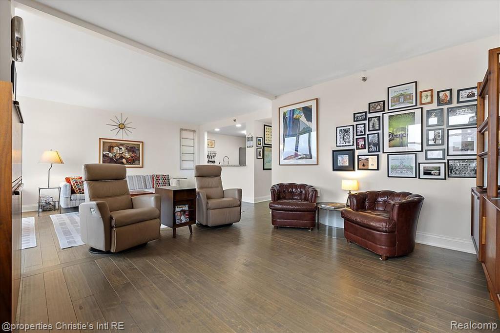250 E Harbortown Drive, 705, Detroit, MI 48207 — Photo 15