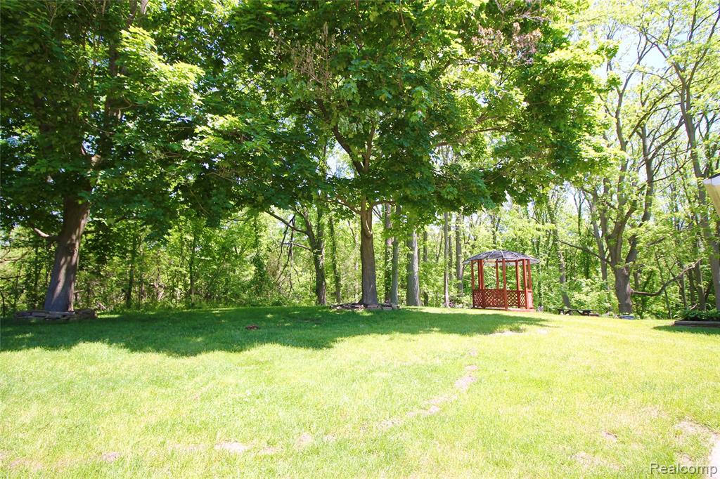 8372 Parshallville Road, Fenton, MI 48430 — Photo 41