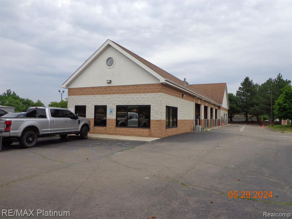 21999 Farmington Road, Farmington, MI, 48336