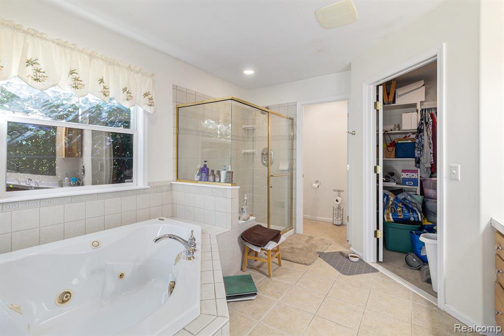 26659 Pepperwood Drive, Woodhaven, MI 48183 — Photo 15