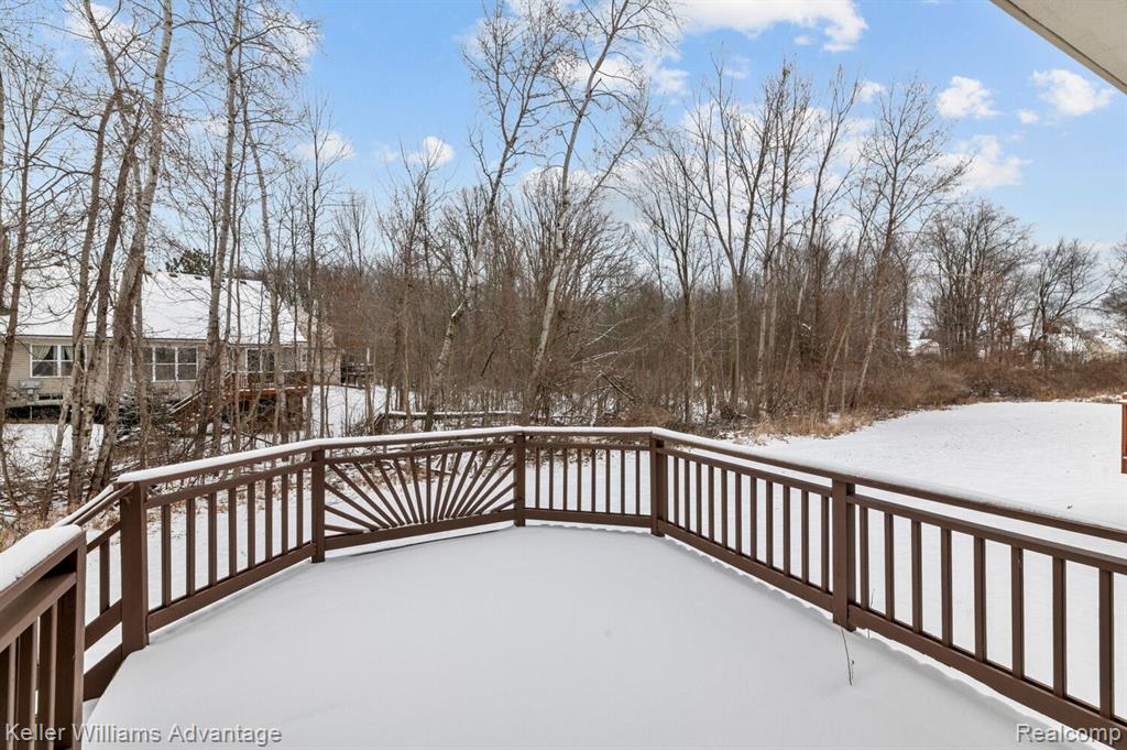 2527 PINE Drive, Wixom, MI 48393 — Photo 31