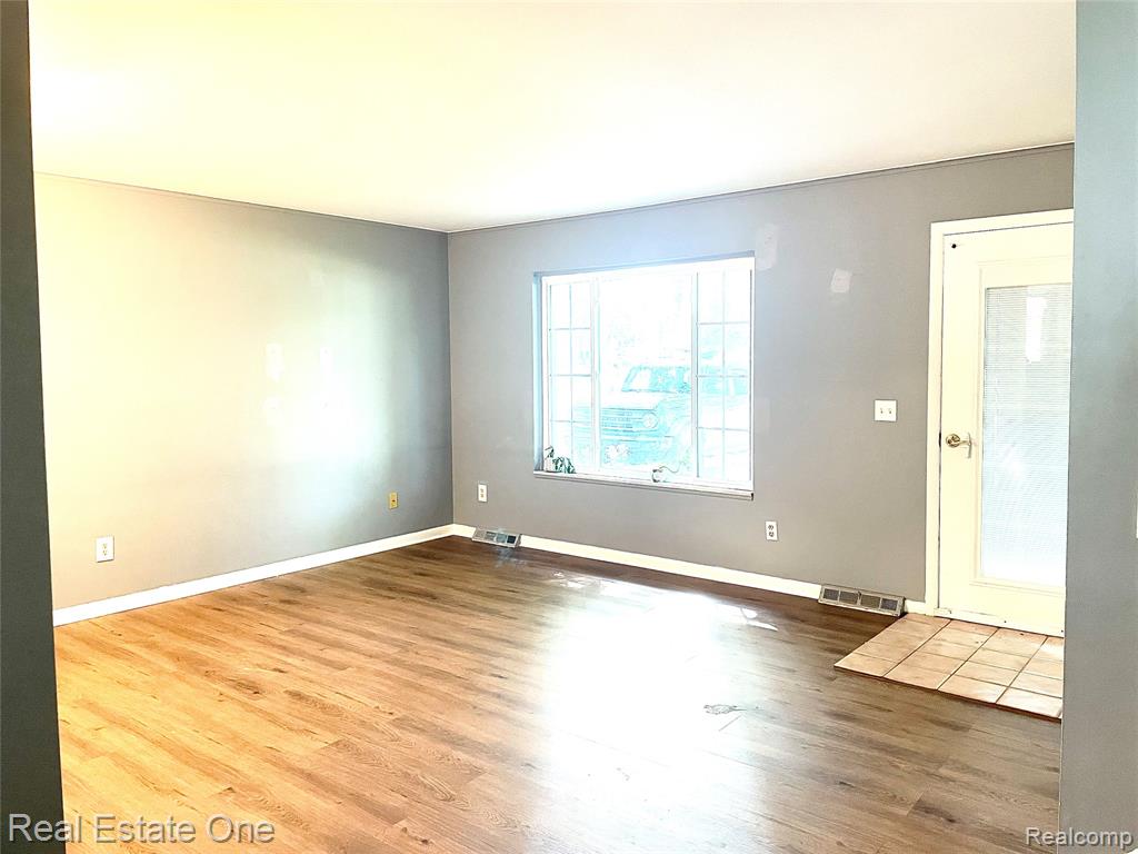4620 Kempf Street, Waterford, MI 48329 — Photo 5