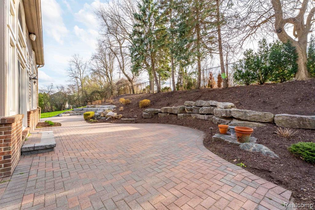 2562 Sequoia Court, Bloomfield, MI 48304 — Photo 46