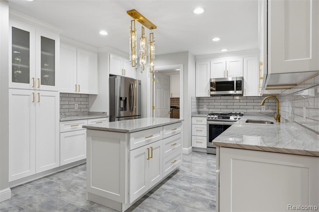 4212 April Lane, Sterling Heights, MI 48310 — Photo 13