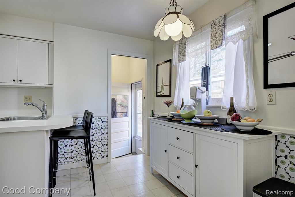 705 BUTTERNUT Avenue, Royal Oak, MI 48073 — Photo 12