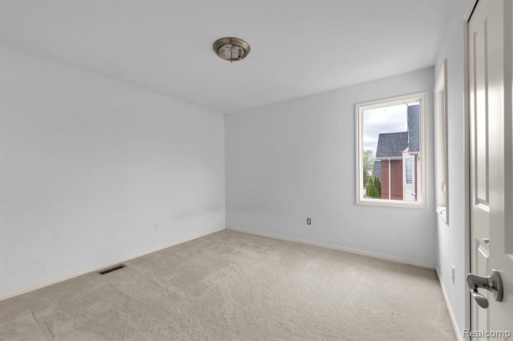 42088 Woodglen Drive, Novi, MI — Photo 32