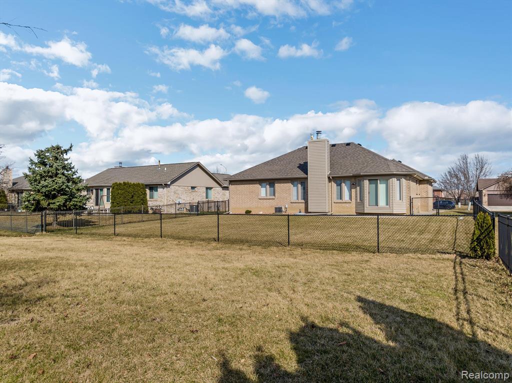 47172 Ellie Drive, Macomb, MI 48044 — Photo 31