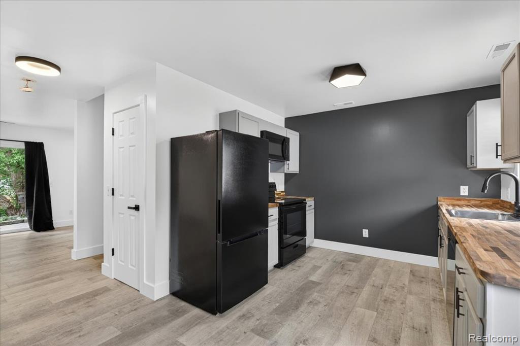 48 Broadway St., Suite D, Oxford, MI 48371 — Photo 11