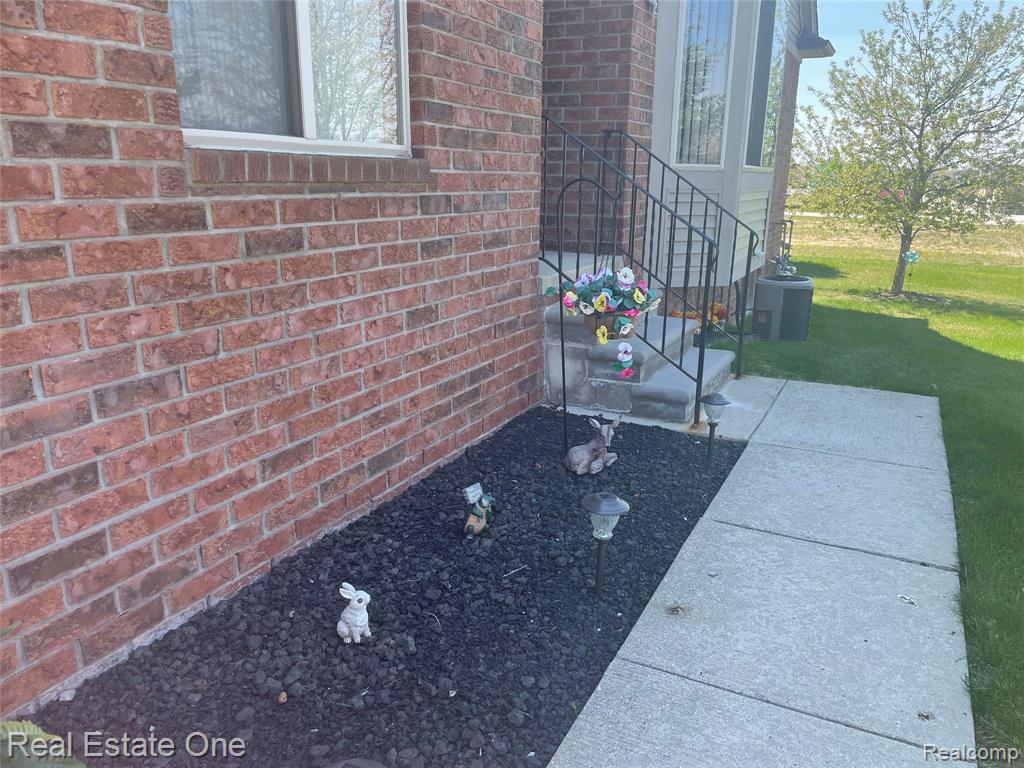 51127 Paxton Drive, Chesterfield, MI — Photo 2