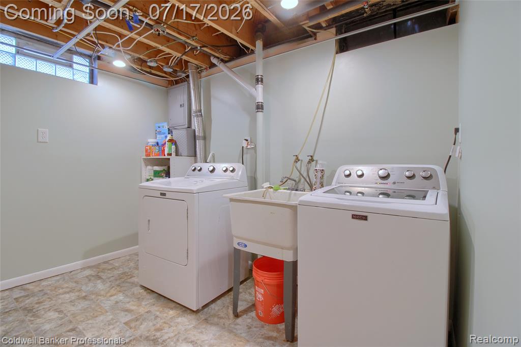 9118 Deering Street, Livonia, MI 48150 — Photo 23