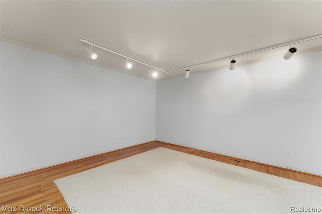 5946 Cherry Crest Drive, West Bloomfield, MI — Photo 3