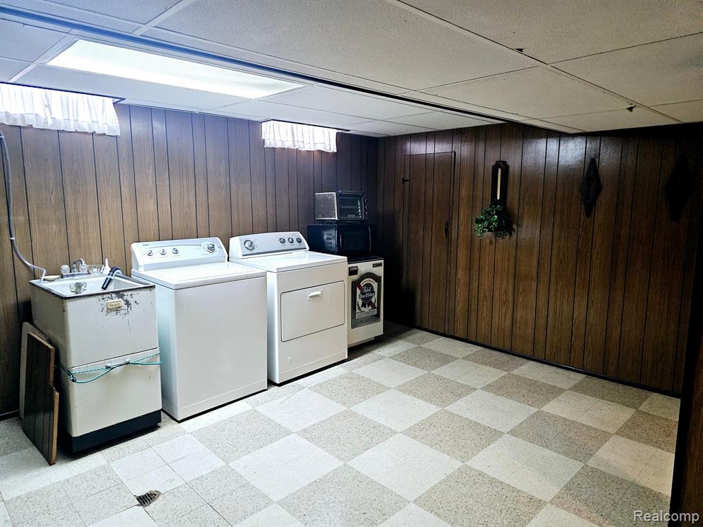 6104 SHADOWLAWN Street, Dearborn Heights, MI 48127 — Photo 16