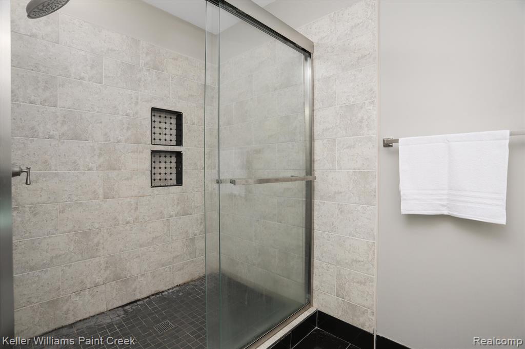 7355 Brynmawr Drive, West Bloomfield, MI — Photo 25