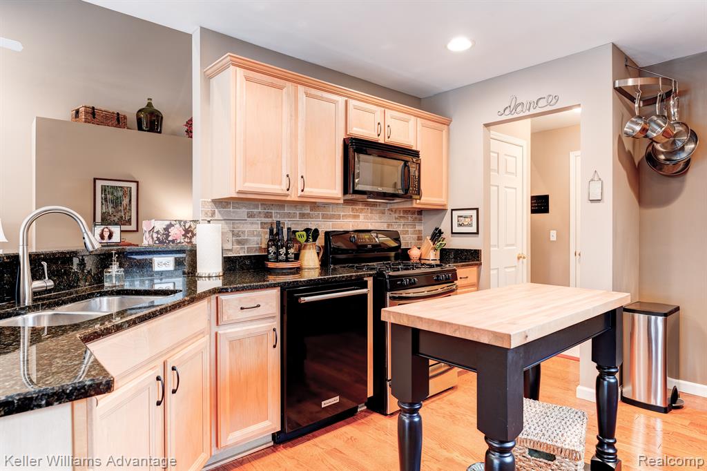 40807 Lenox Park Drive, Novi, MI 48377 — Photo 14
