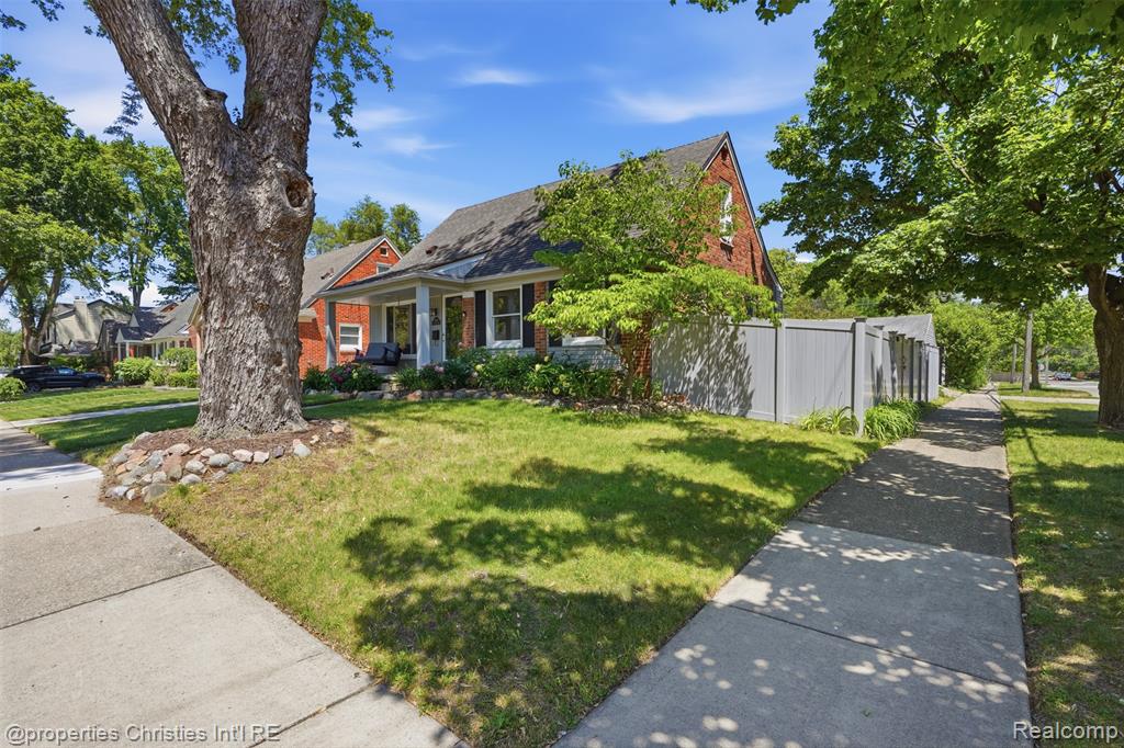 4602 Groveland Avenue, Royal Oak, MI 48073 — Photo 2