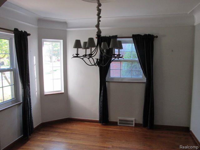 1915 LANCASTER Street, Grosse Pointe Woods, MI 48236 — Photo 3