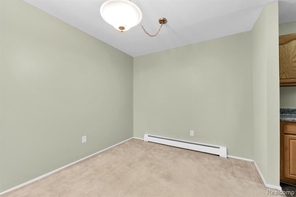 32050 GRAND RIVER Avenue NW, 57, Farmington, MI 48336 — Photo 6