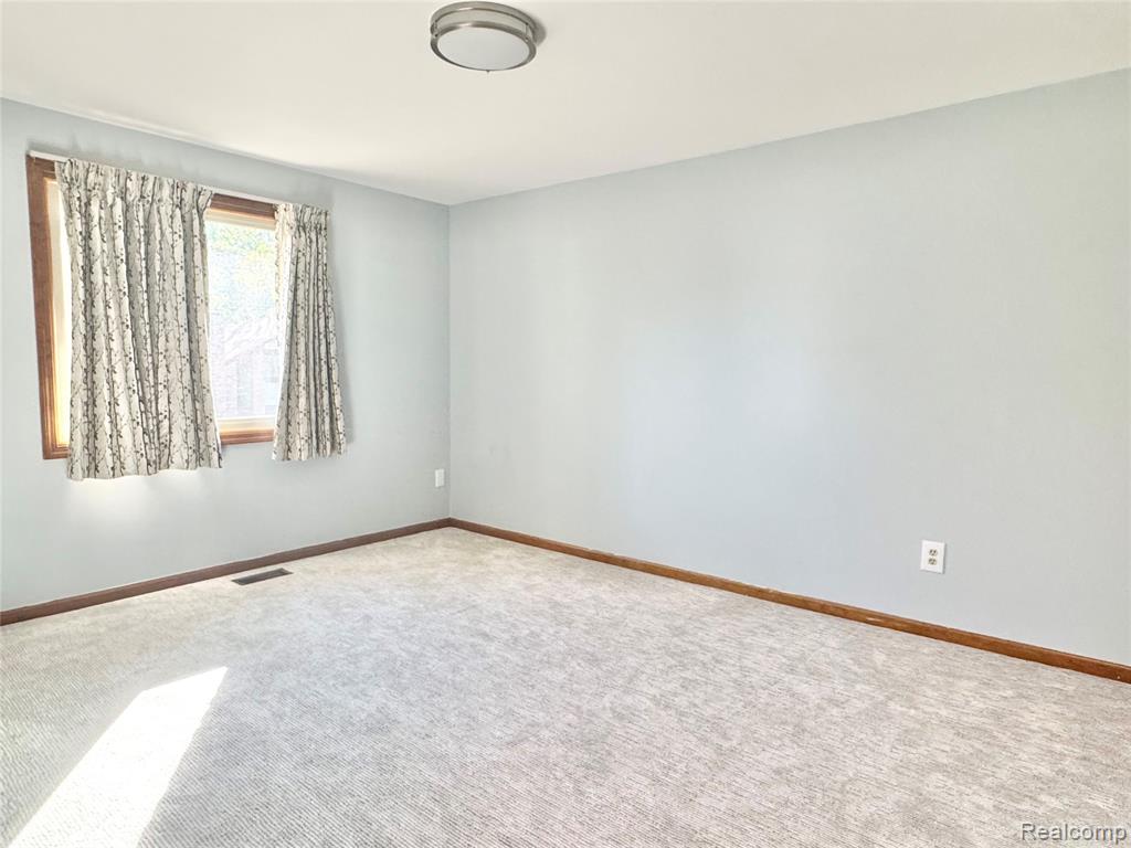 6186 Smithfield Drive, Troy, MI 48085 — Photo 11