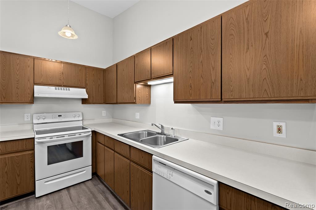 62072 Yorktown - Unit 4, South Lyon, MI 48178 — Photo 9