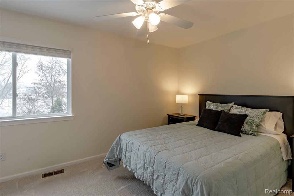 5500 Huntsman Drive, White Lake, MI 48383 — Photo 24