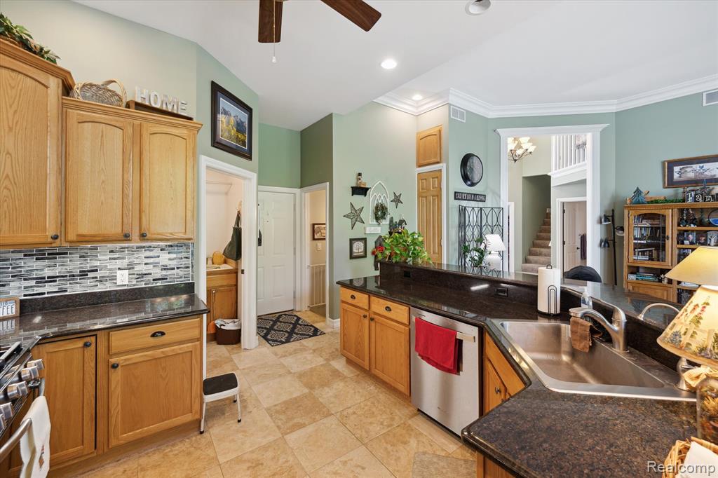 10172 Clarkshire Court, South Lyon, MI 48178 — Photo 11