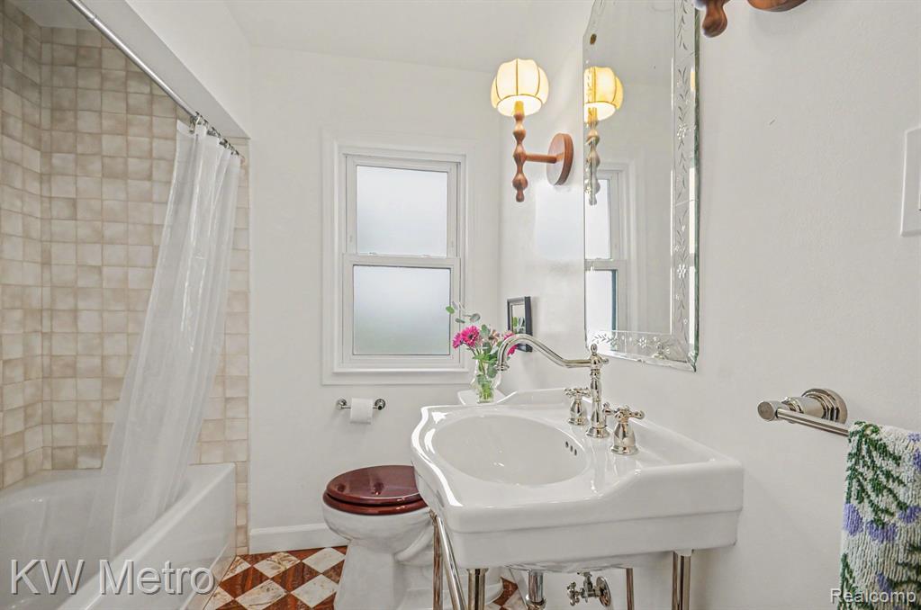 615 Royal Avenue, Royal Oak, MI 48073 — Photo 14