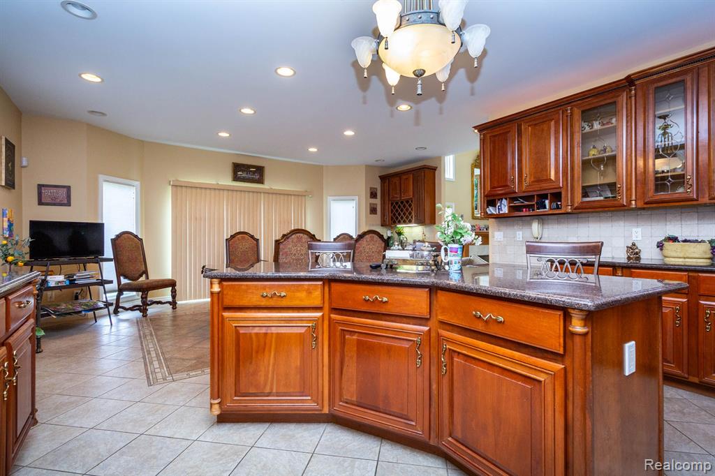 49759 Lakebridge Drive, Shelby Twp, MI 48315 — Photo 18