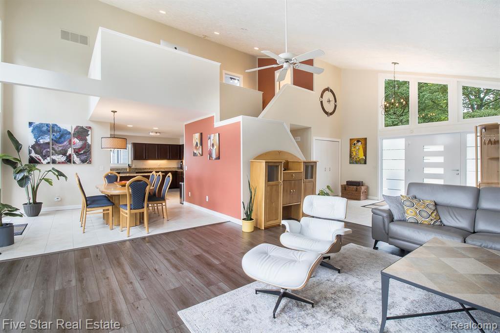 7025 Dandison Boulevard, West Bloomfield, MI 48324 — Photo 16