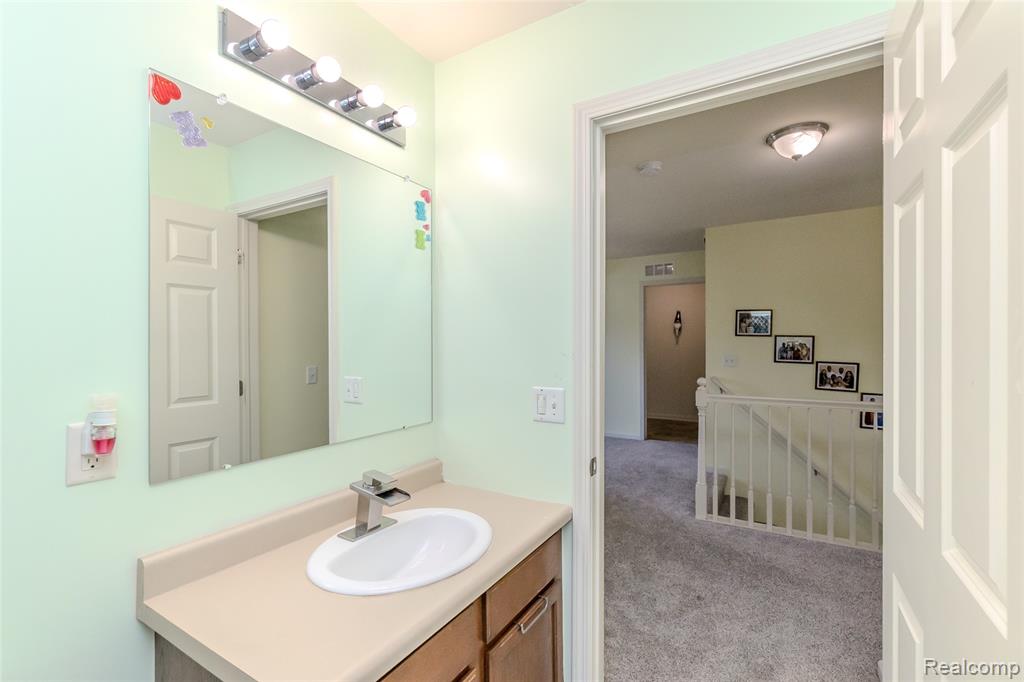 51224 Luke Lane, Novi, MI — Photo 37