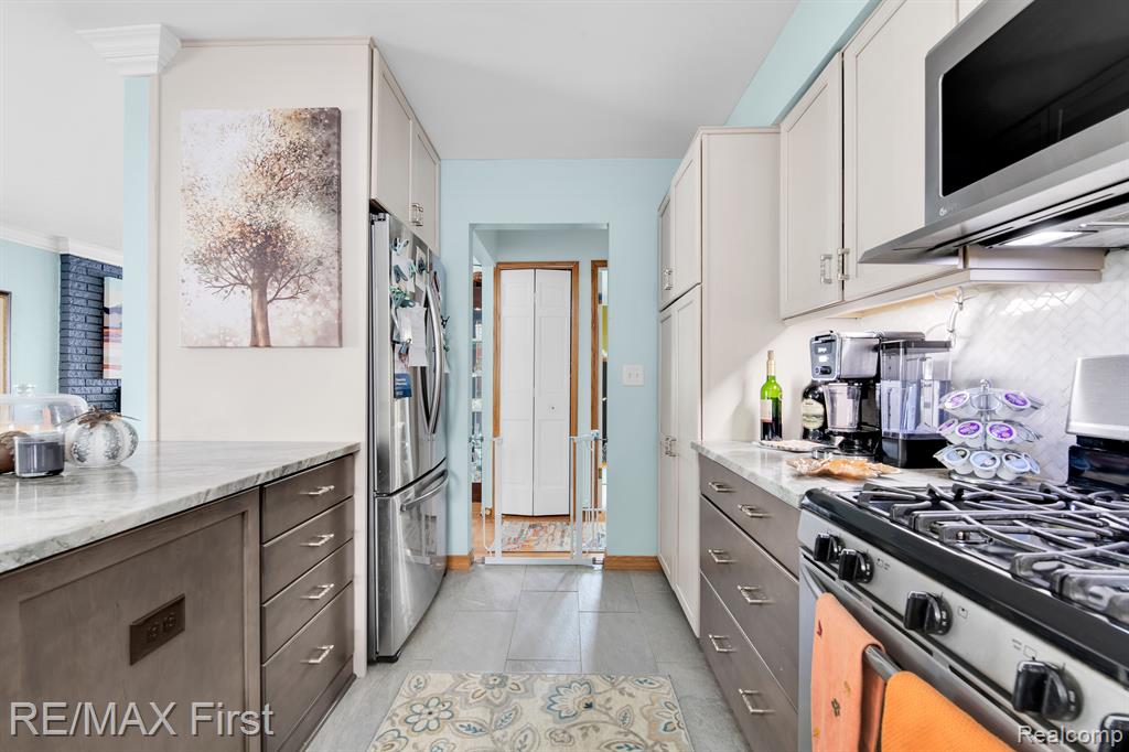 47787 JEFFERSON Avenue, Chesterfield, MI 48047 — Photo 13