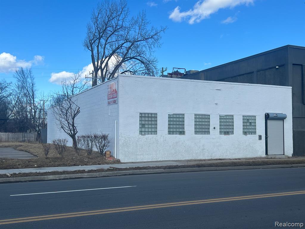 521 E 7 MILE Road, Highland Park, MI 48203 — front exterior