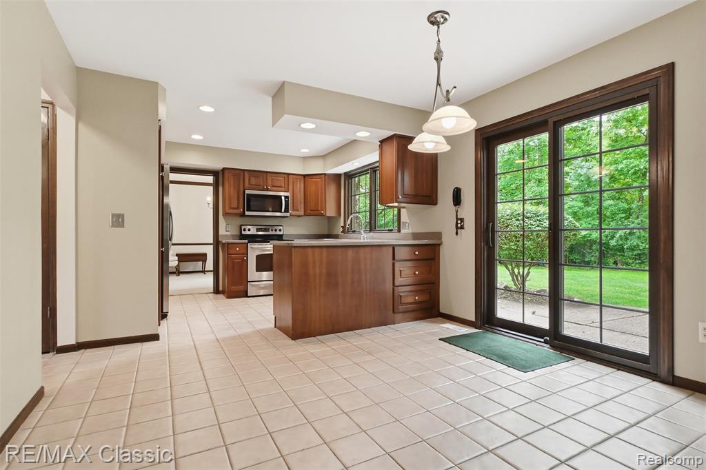 45451 Woodleigh Way, Plymouth, MI 48170 — Photo 21