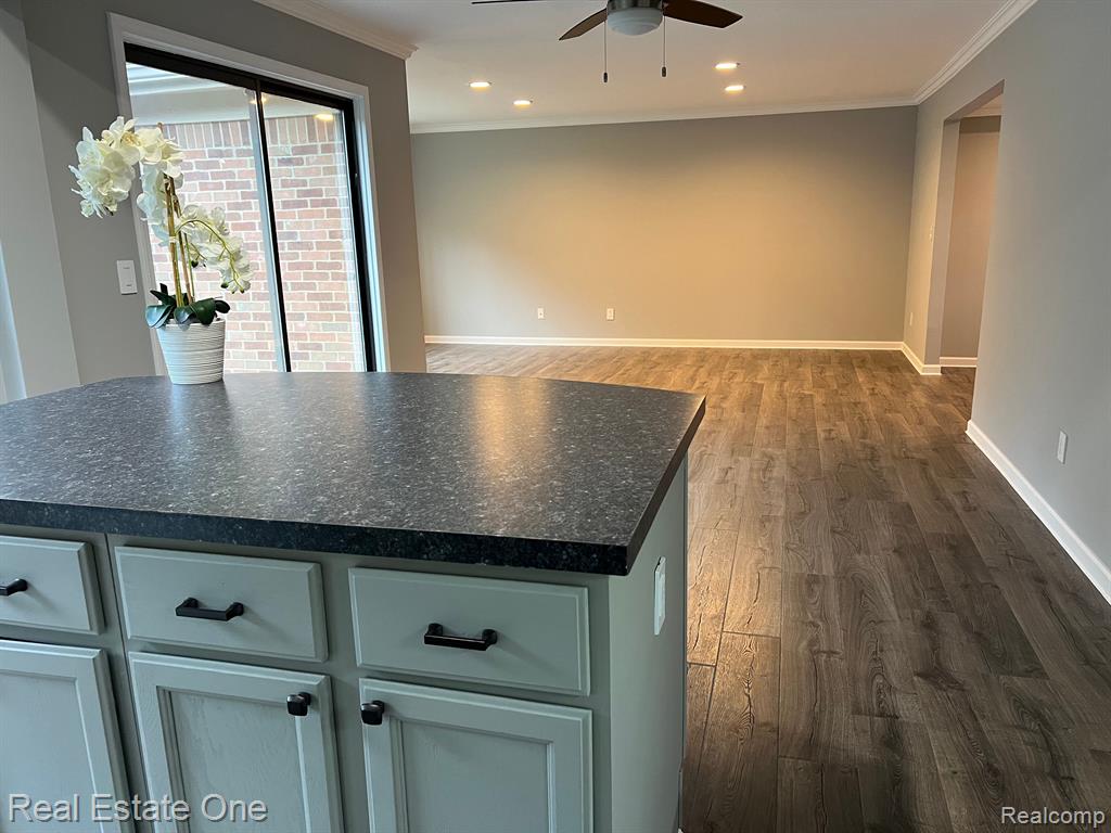 37033 Ridgedale Circle, Farmington Hills, MI 48331 — Photo 11