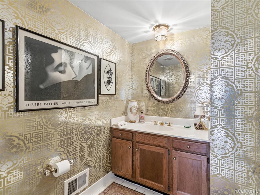 4261 Wabeek Lake Drive S, Bloomfield Hills, MI 48302 — Photo 20