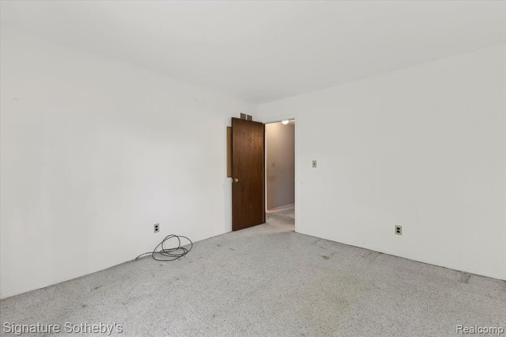 27671 W Echo Valley, Farmington Hills, MI 48334 — Photo 15
