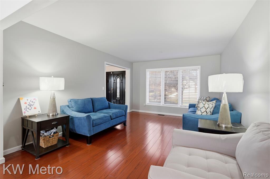 887 Grovecrest, Rochester Hills, MI 48307 — Photo 7