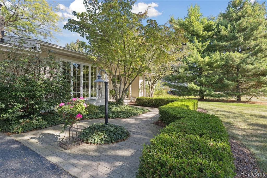 915 E River Road, Flushing, MI 48433 — Photo 37