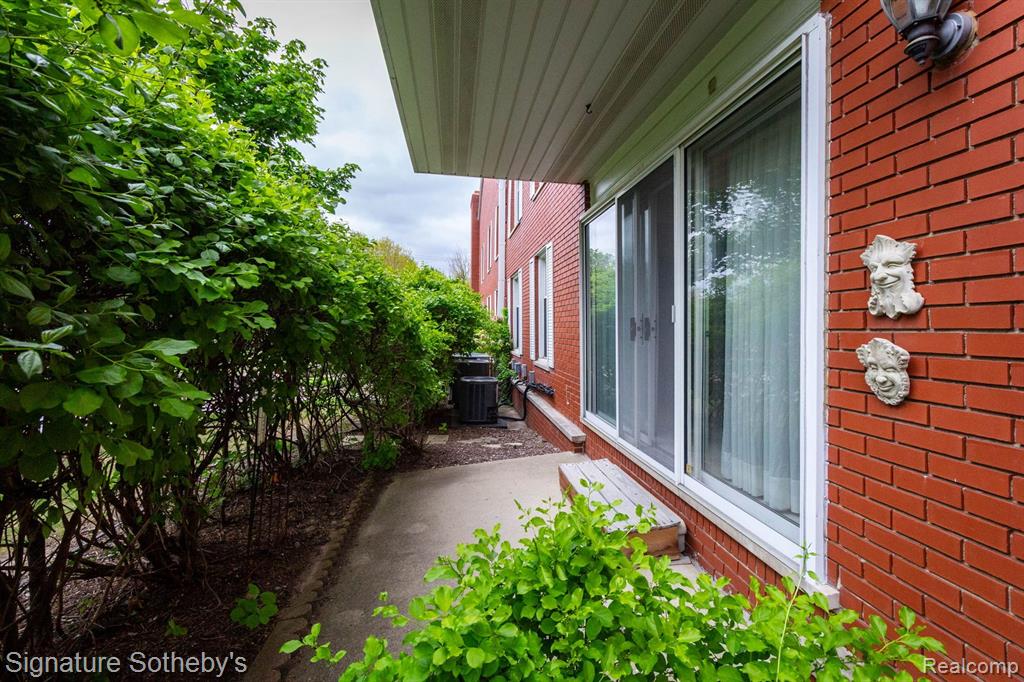 19710 W 13 Mile Road, 101, Beverly Hills, MI 48025 — Photo 14