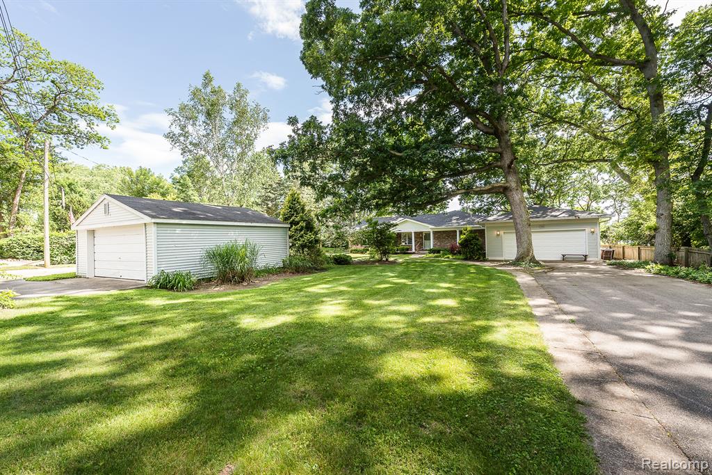 7636 THARP Drive, Whitmore Lake, MI 48189 — Photo 15
