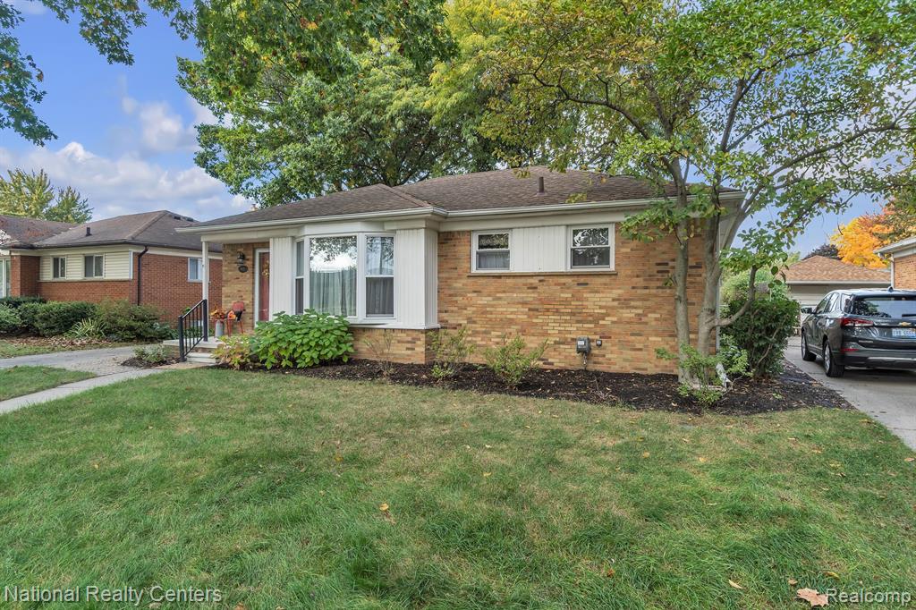9001 E PERRIN Street, Livonia, MI 48150 — Photo 2