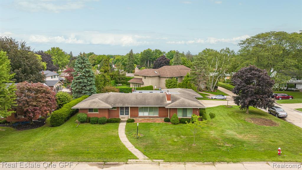 60 MOORLAND Drive, Grosse Pointe Shores, MI 48236 — Photo 2