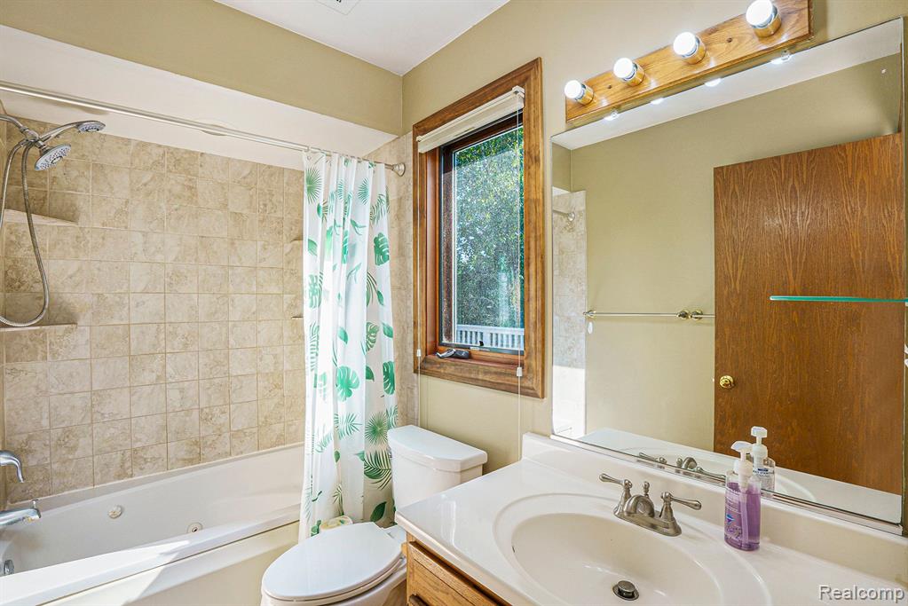 845 HEMINGWAY Road, Lake Orion, MI 48362 — Photo 14